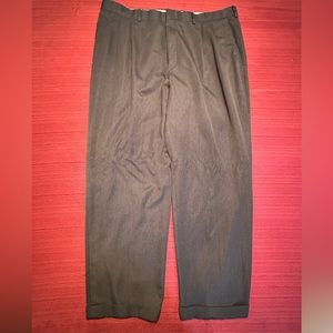 Nice pair of dress pants Farah  size 40 but fits more closer to a 38